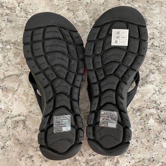 NWT Cali from Skechers Yoga Foam “Perfect 4 You” black sandals, size 6 - Picture 3 of 11